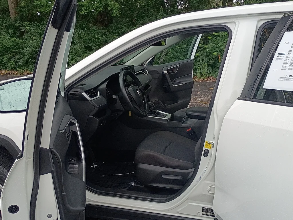 Used 2022 White Toyota LE image 11