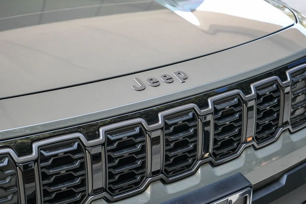 New 2026 Sting-Gray Clearcoat Jeep Limited image 9