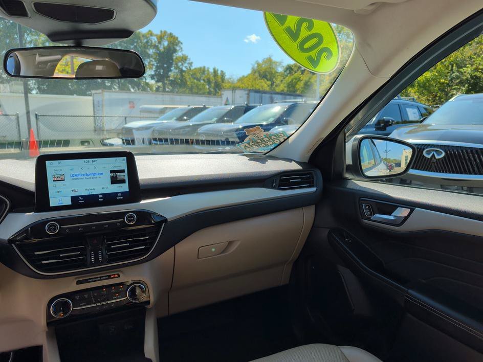 Used 2022 Oxford White Ford SEL image 10