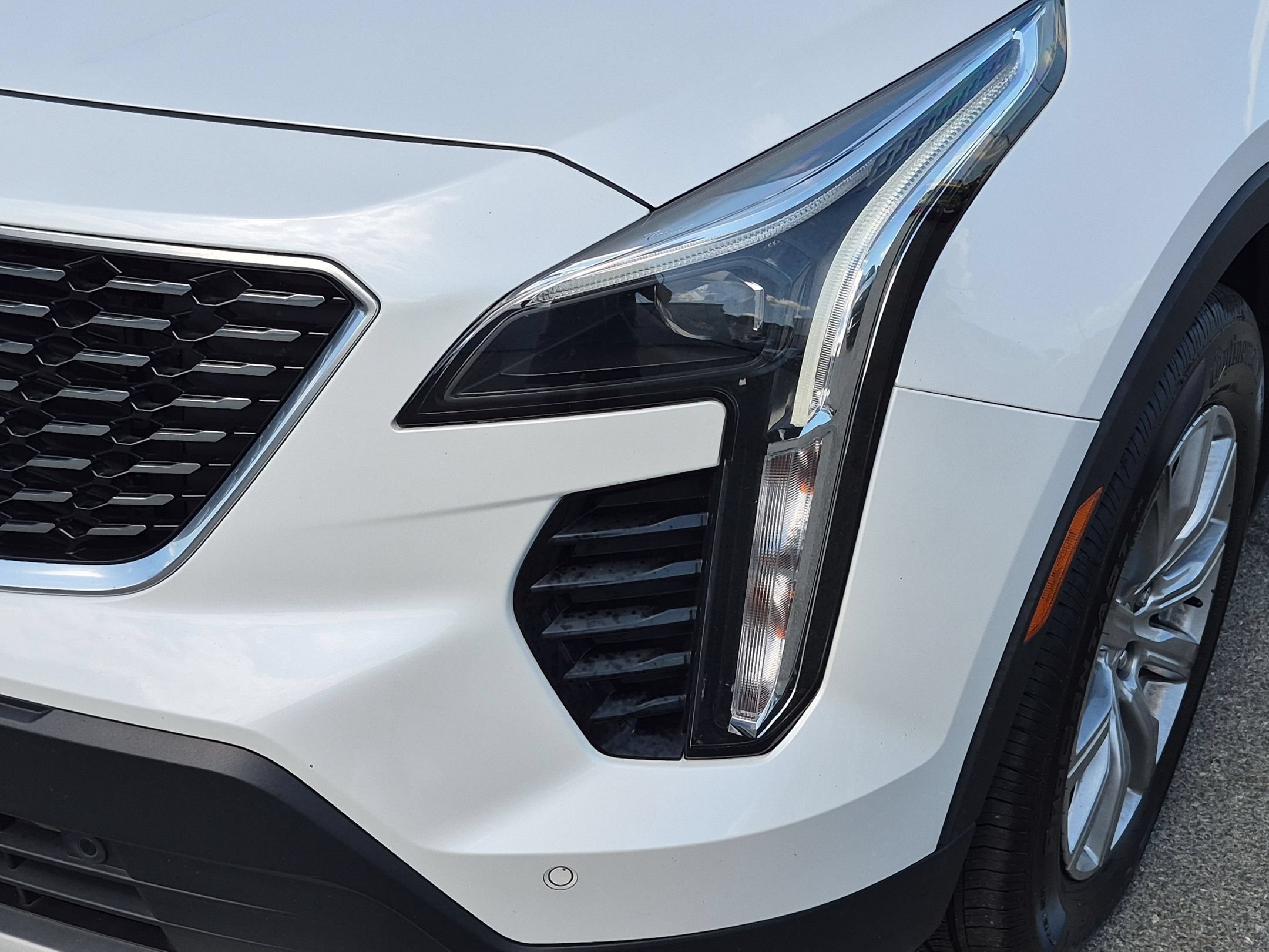 Used 2019 Crystal White Tricoat Cadillac AWD Premium Luxury image 9