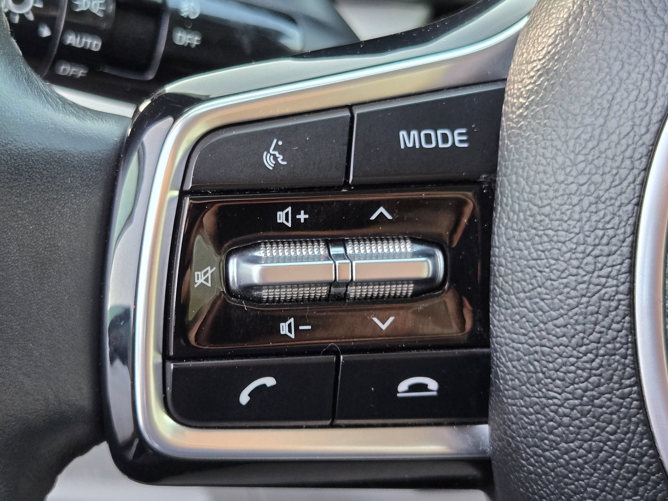 Used 2023 Glacial White Pearl Kia SX image 27