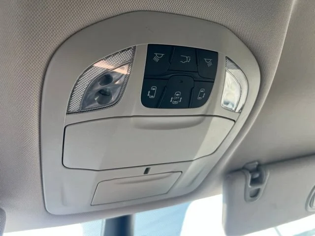 Used 2023 Black Chrysler Touring L image 17
