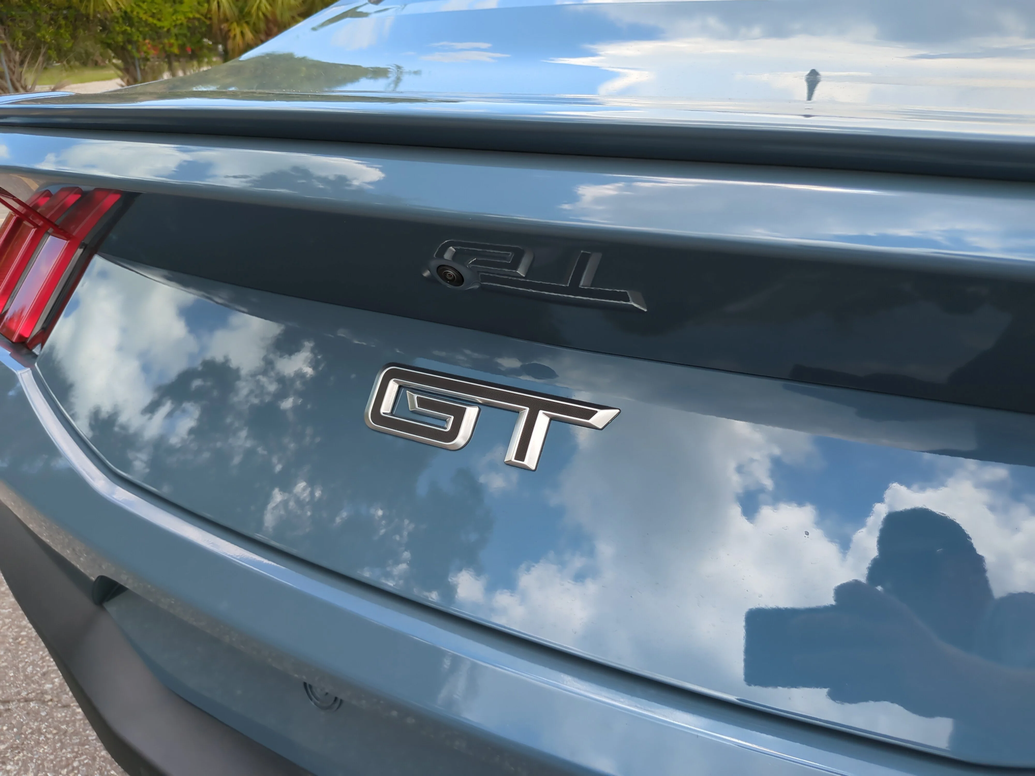 Used 2025 Vapor Blue Metallic Ford GT Premium image 14