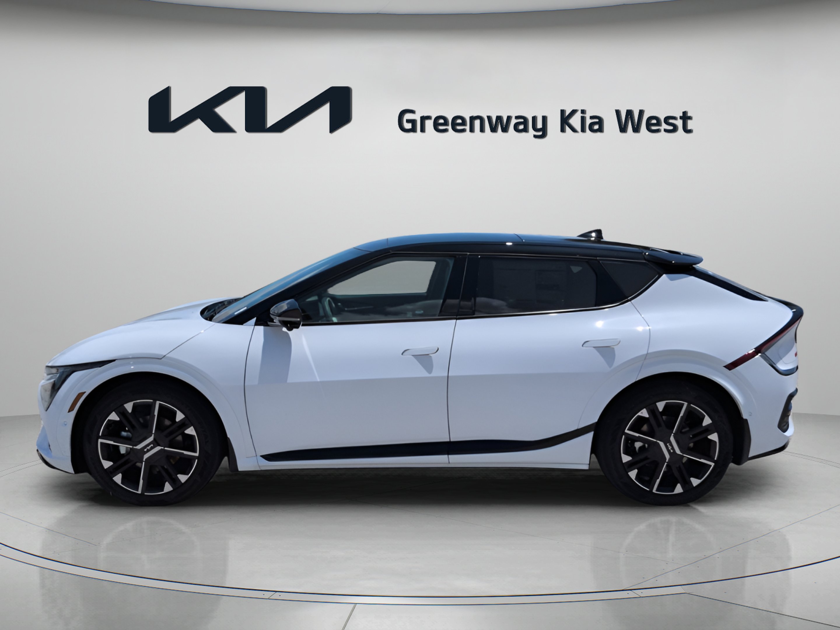 New 2026 Glacier White Pearl/Black Roof Kia GT-Line image 4