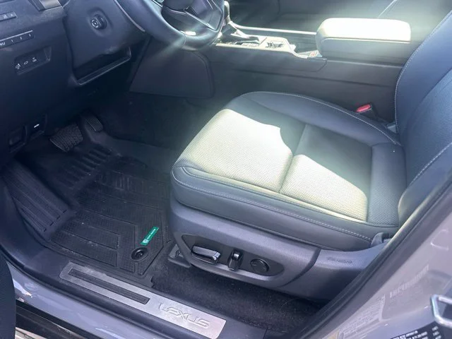 Used 2024  Lexus 550 Premium+ image 14