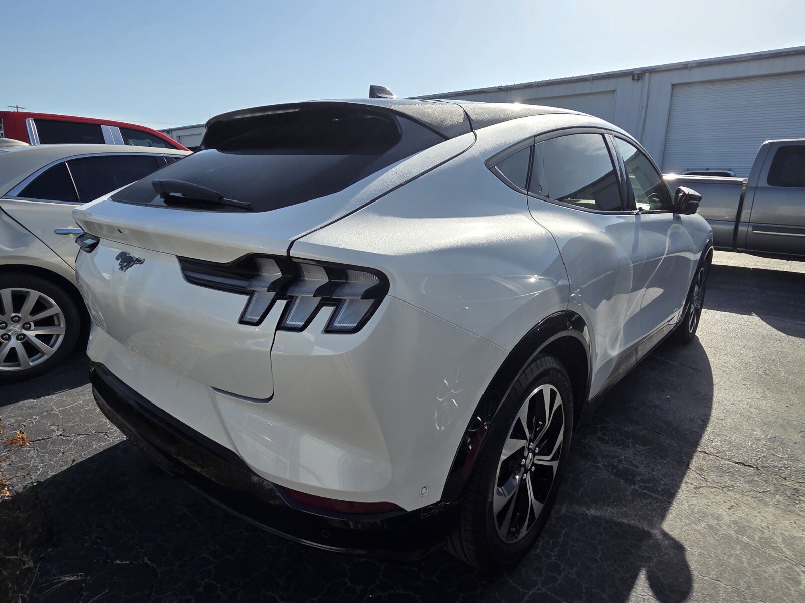 Used 2023  Ford Premium image 3