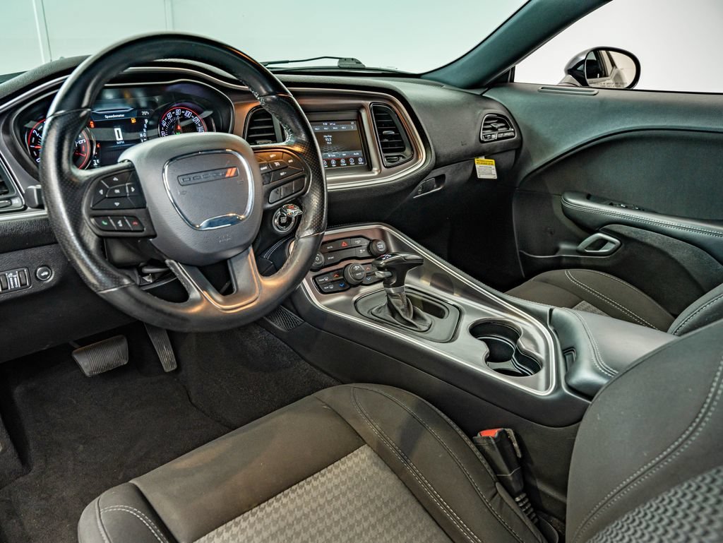 Used 2021 Pitch Black Clearcoat Dodge SXT image 30