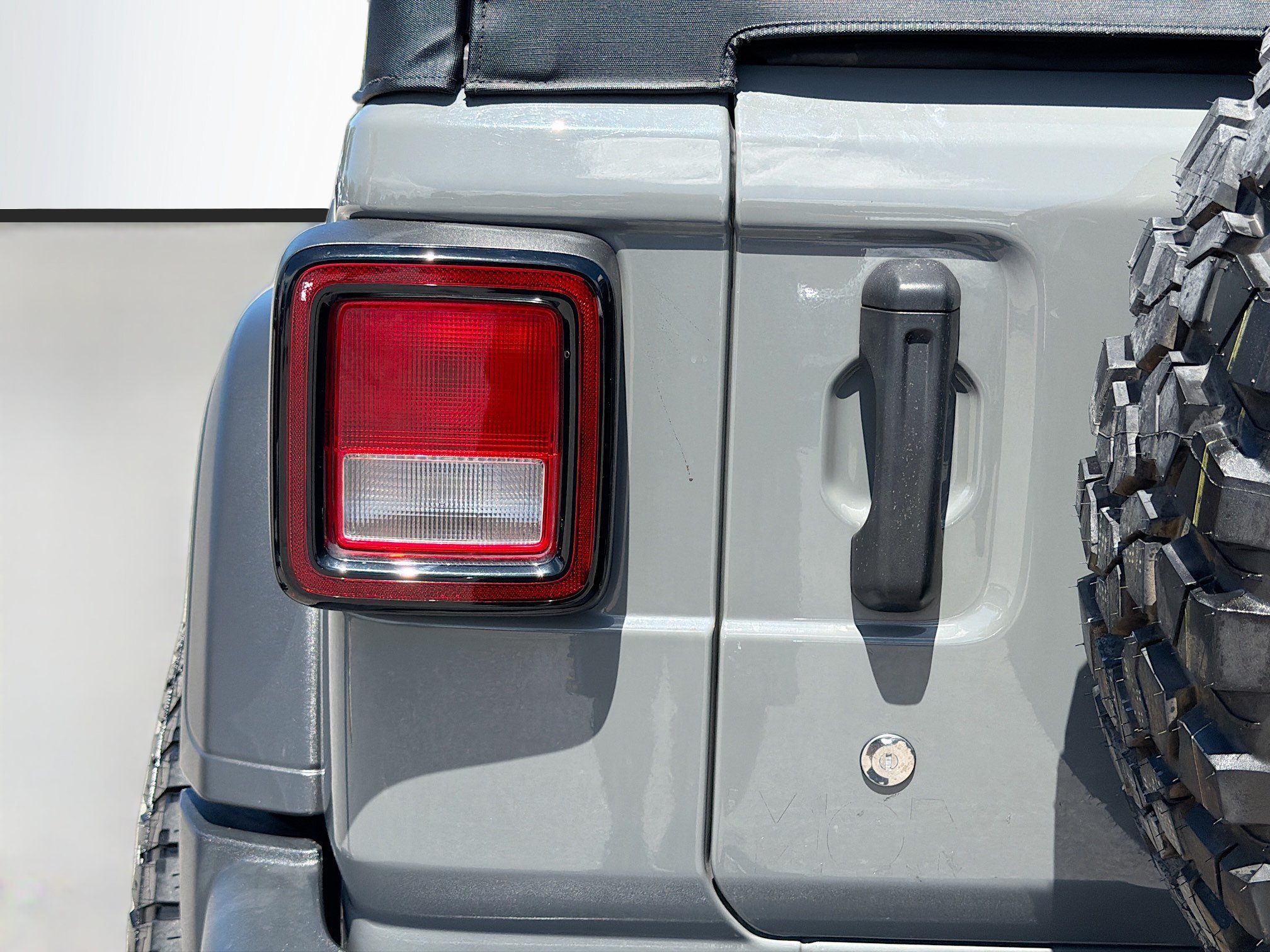 Used 2021 Sting-Gray Clearcoat Jeep Unlimited Willys Sport image 10