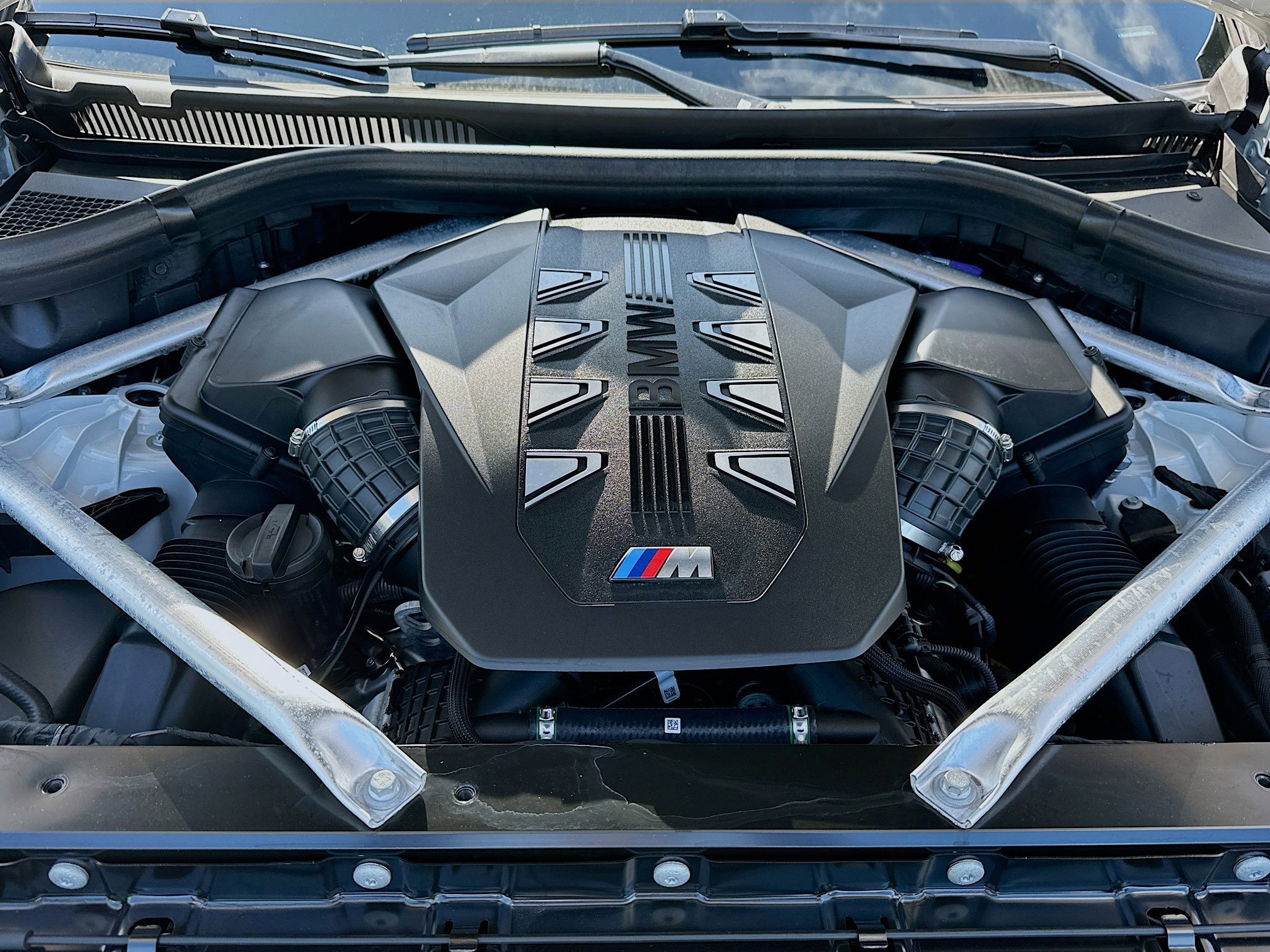 Used 2026 White Metallic BMW M60i image 27