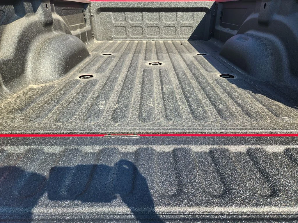 New 2026 Molten Red Pearl-Coat Exterior Paint RAM Tradesman image 23