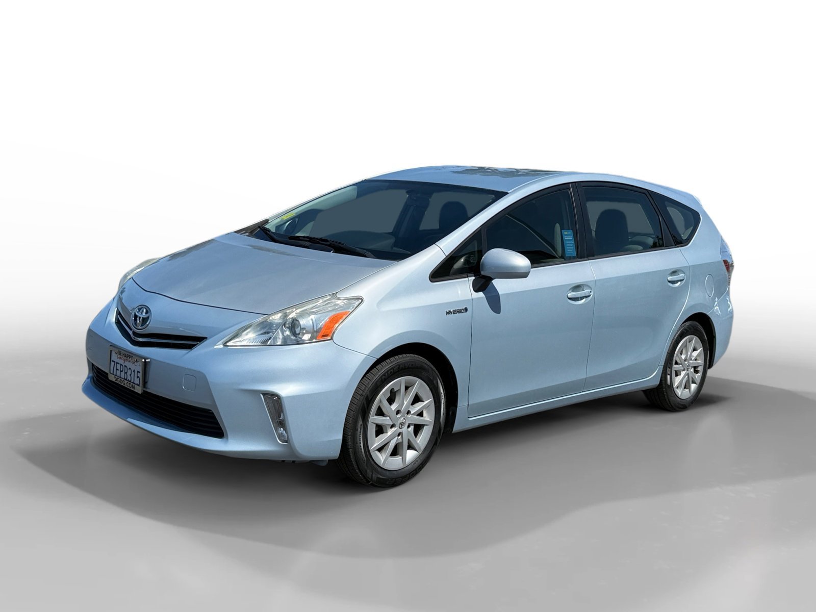 2014 Toyota Prius v Three's photo