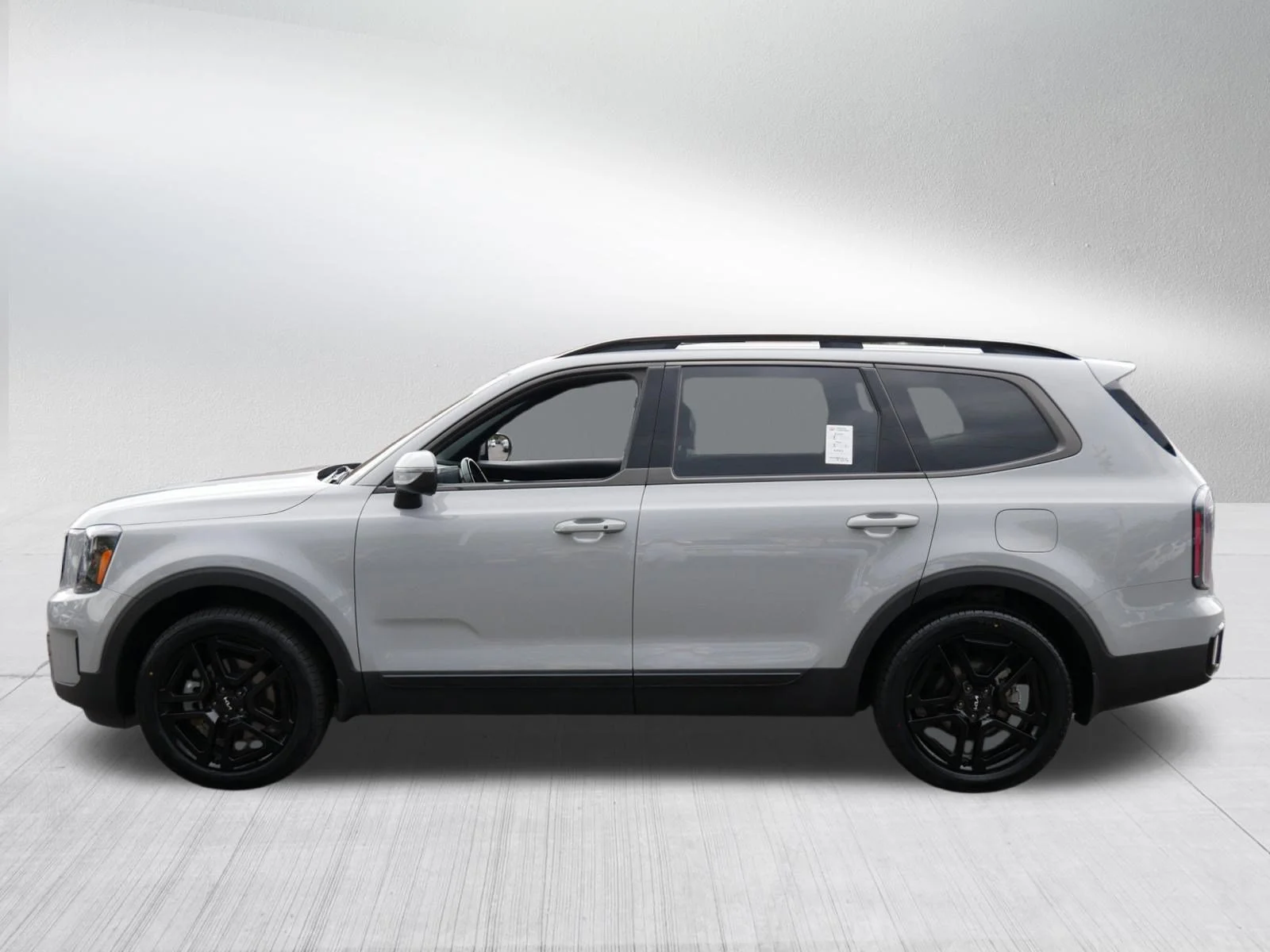 Used 2024 Wolf Gray Kia EX X-Line image 4