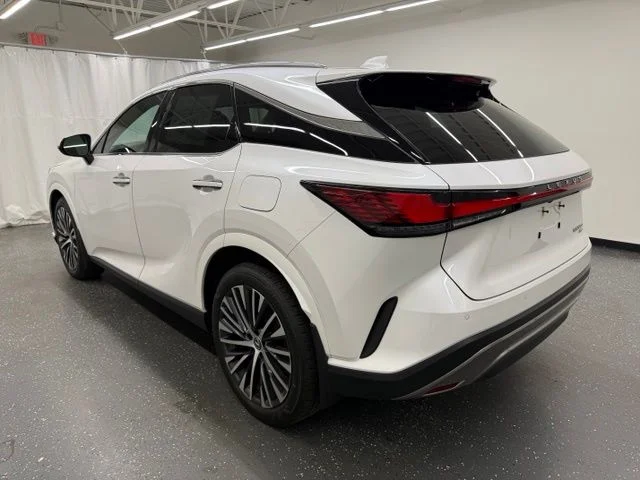 Used 2023 White Lexus 350 Premium Plus image 4
