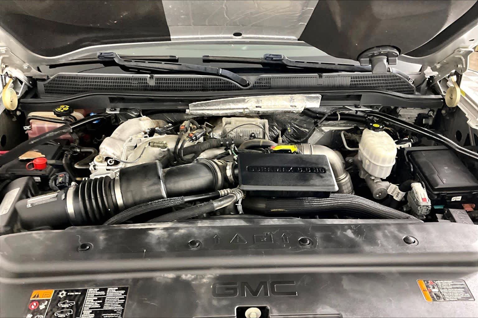 Used 2018 Quicksilver Metallic GMC Denali image 31