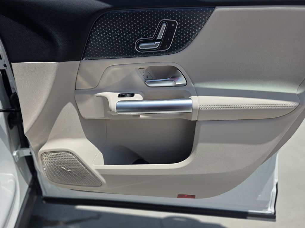 New 2026 Polar White Mercedes-Benz GLA 250 image 18