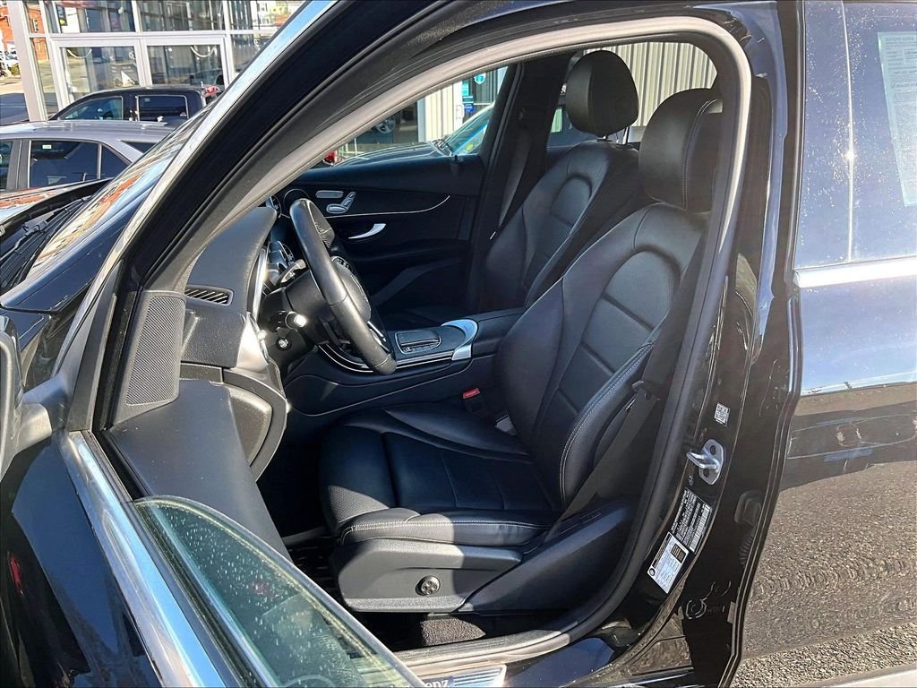 Used 2022 Black Mercedes-Benz GLC 300 image 10