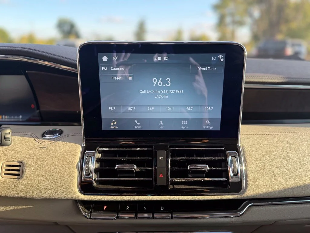 Used 2019 White Lincoln Reserve image 33