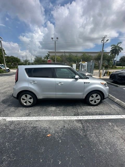 Used 2016 Silver Kia Base image 4