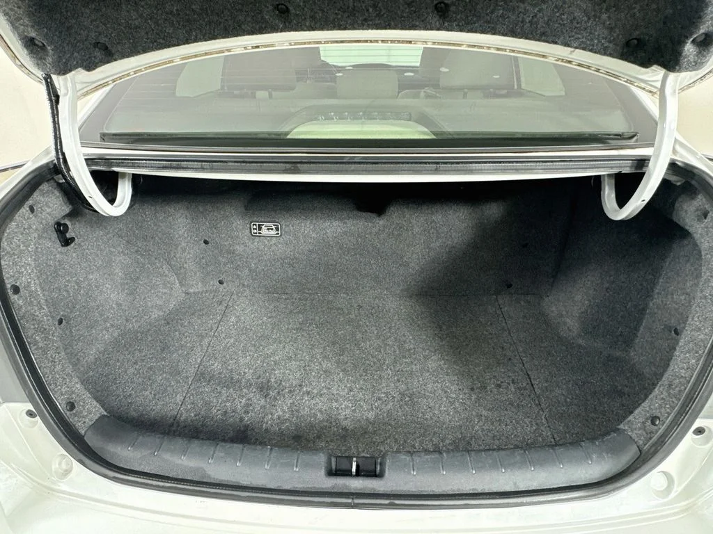 Used 2015 White Honda Touring image 32