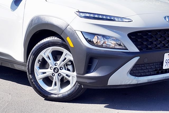 Used 2023 Silver Hyundai SEL image 3