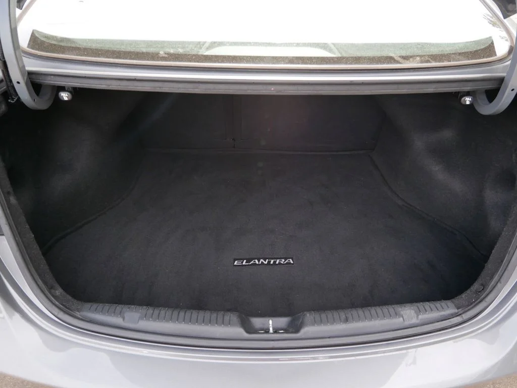 Used 2014 Gray Hyundai SE image 10