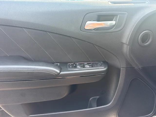 Used 2023 Black Dodge SXT image 29