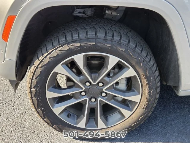 Used 2022 Silver Jeep Overland image 14