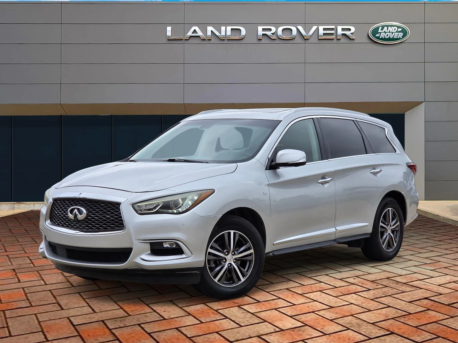 Used 2016 Liquid Platinum INFINITI  image 1