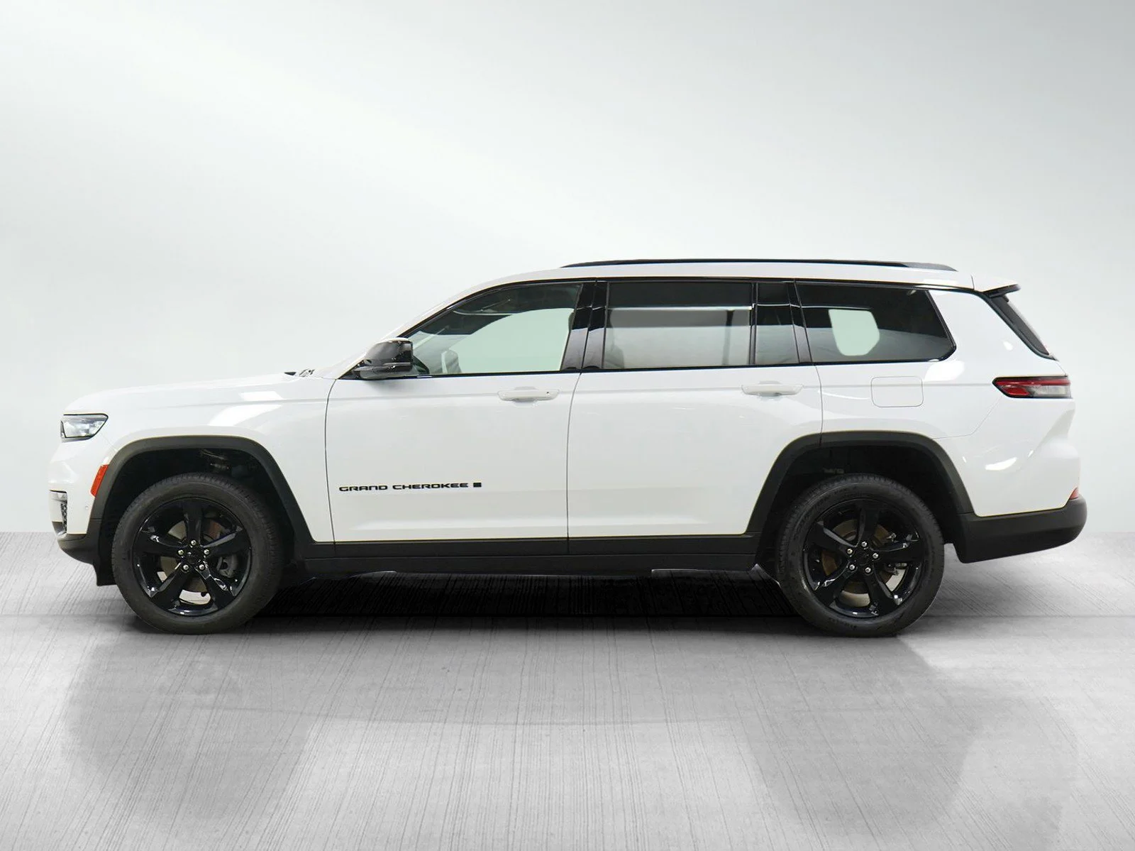 Used 2024 Bright White Clearcoat Jeep Limited image 2