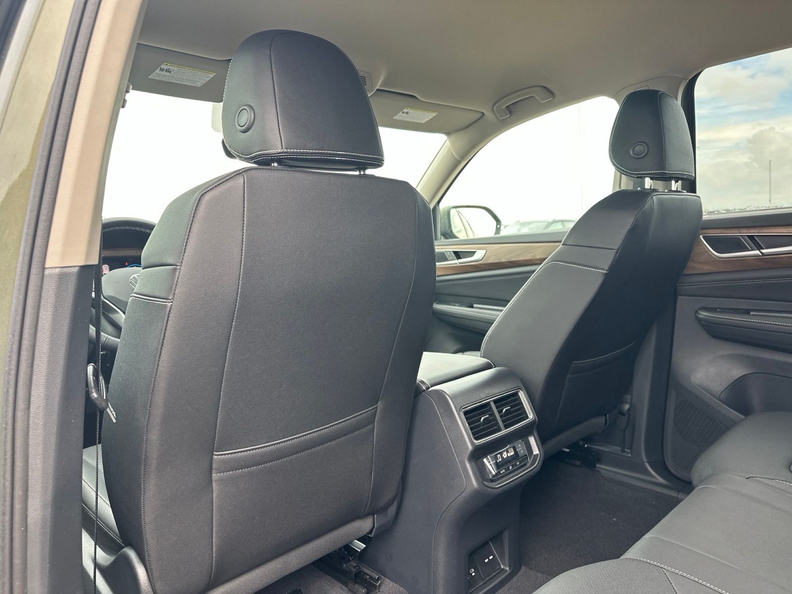New 2026 Green Volkswagen 2.0T SE w/Technology image 19