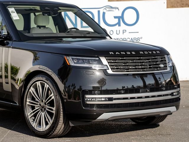 New 2026 Santorini Black Land Rover SE image 5