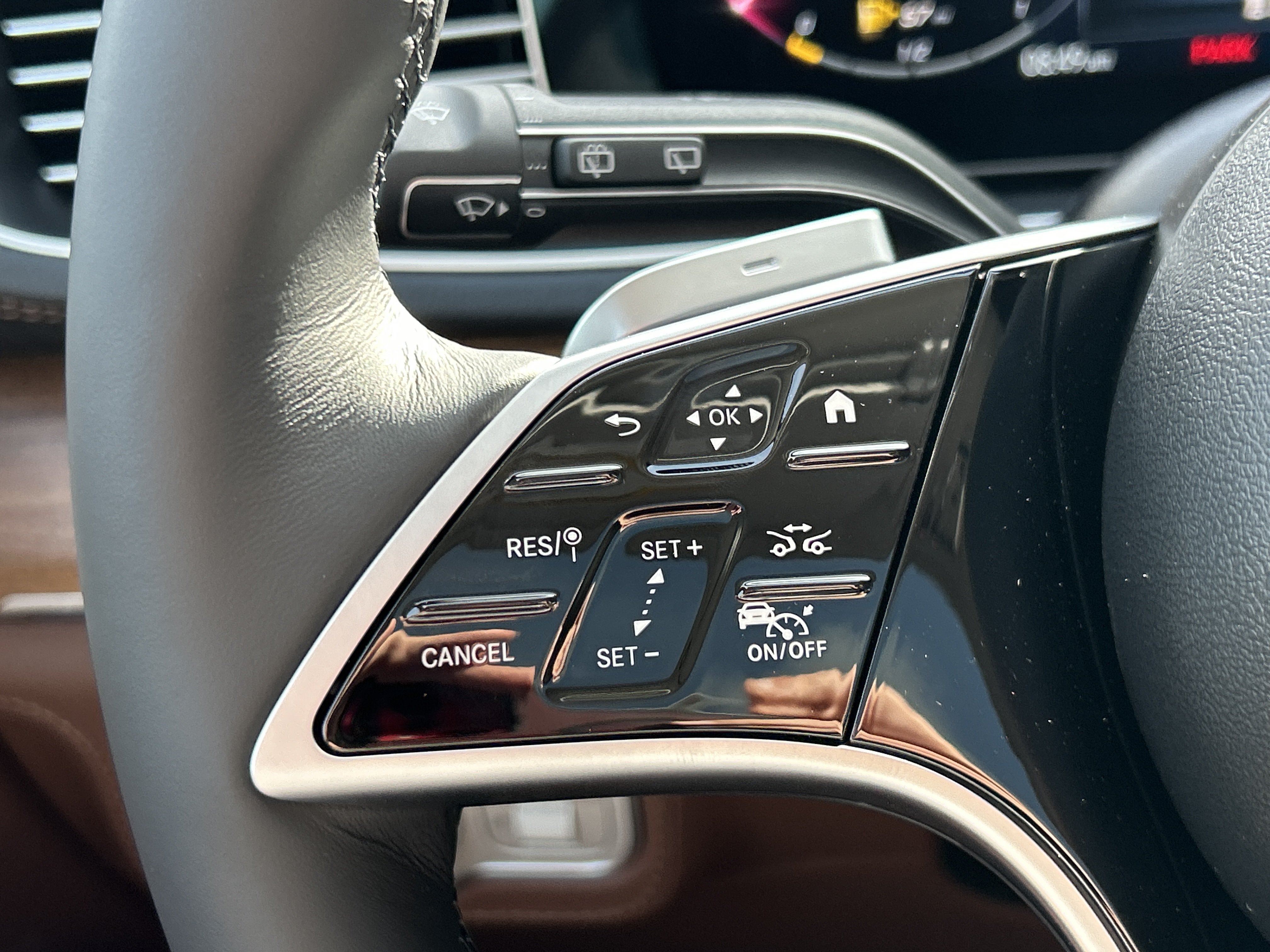 New 2026 MANUFAKTUR Alpine Grey Mercedes-Benz GLE 450 4MATIC® SUV image 24