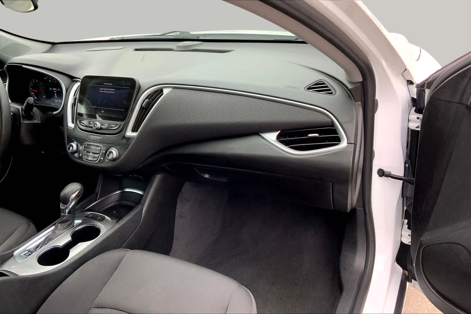 Used 2024 Summit White Chevrolet LT image 18