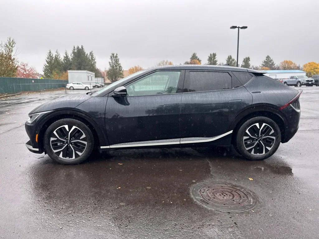 Used 2023 Blue Kia Wind image 4