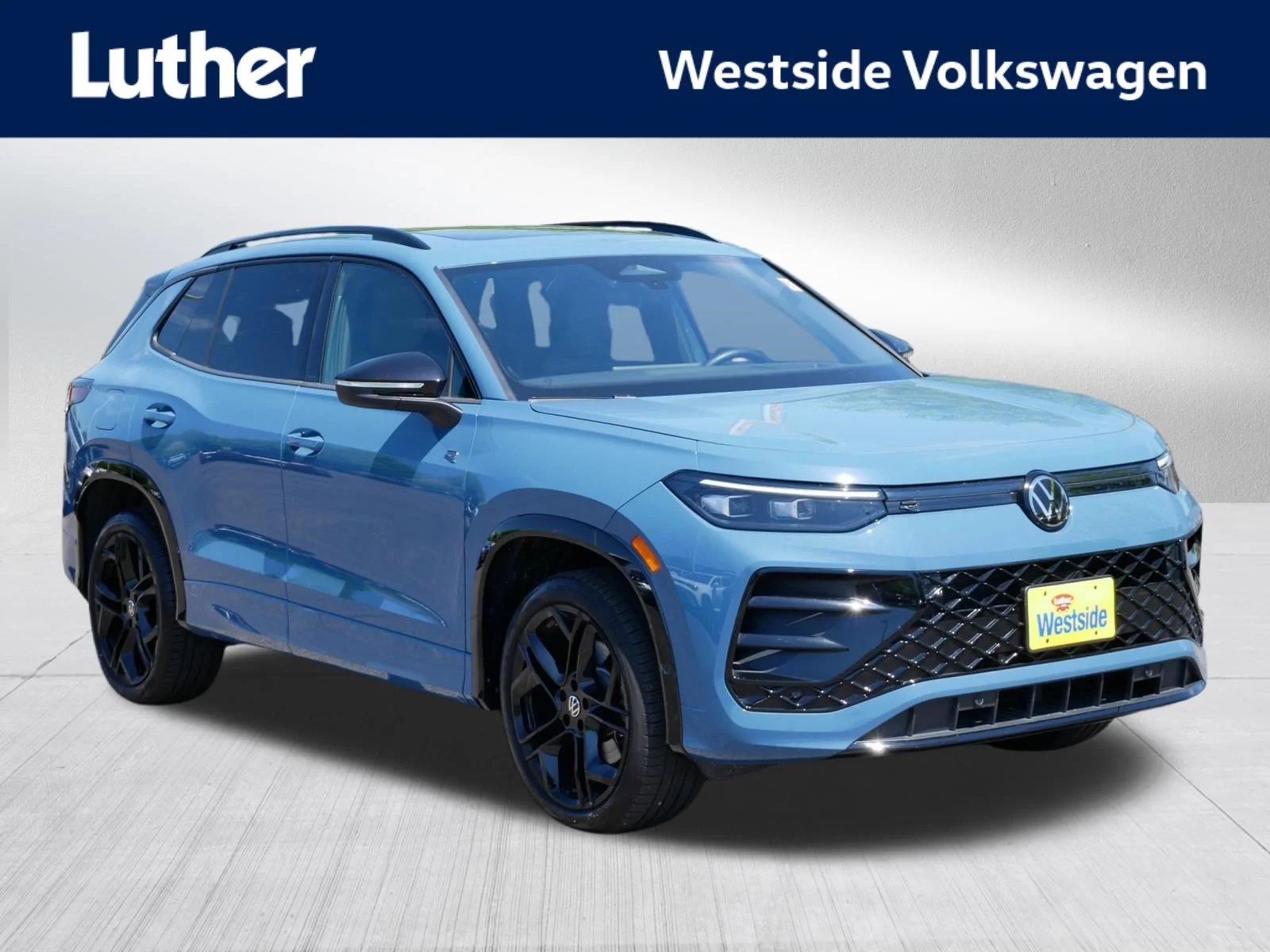 2025 Volkswagen Tiguan 2.0T SE R-Line Black 4Motion's photo