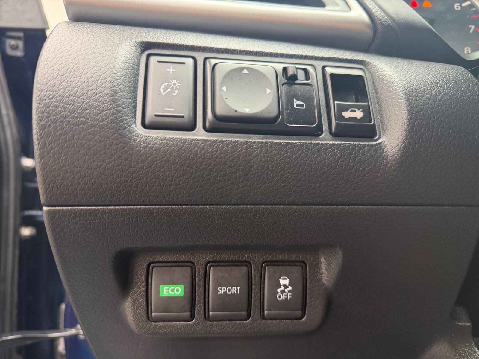Used 2018 Deep Blue Pearl Nissan SR image 17