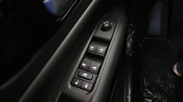 New 2026 Fathom Blue Pearl-Coat Exterior Paint Jeep Latitude image 20