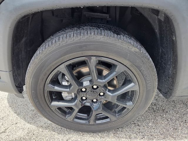 Certified Used 2022 Black Jeep Latitude image 21