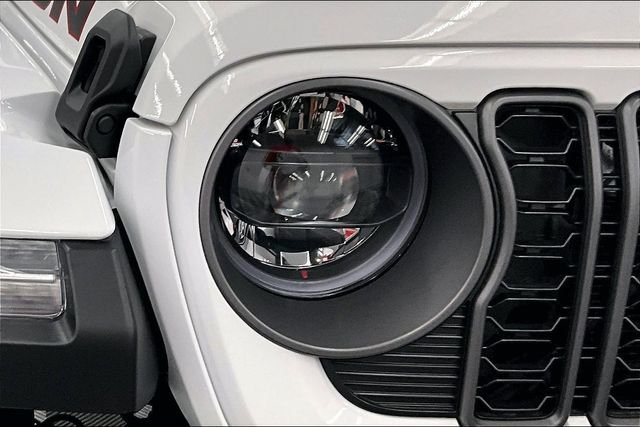 Used 2026 Bright White Clearcoat Jeep Rubicon X image 31