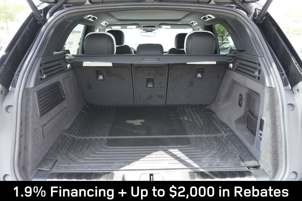 New 2026 Santorini Black Land Rover Dynamic SE image 31