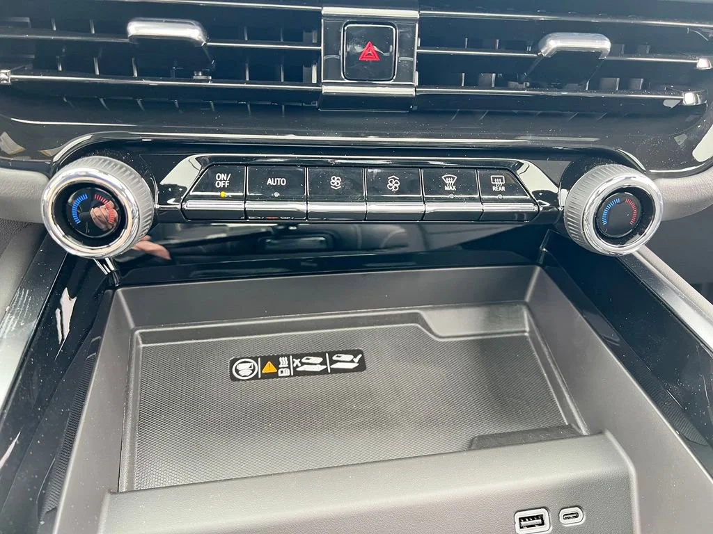 2026 Chevrolet Suburban Premier - Photo 23