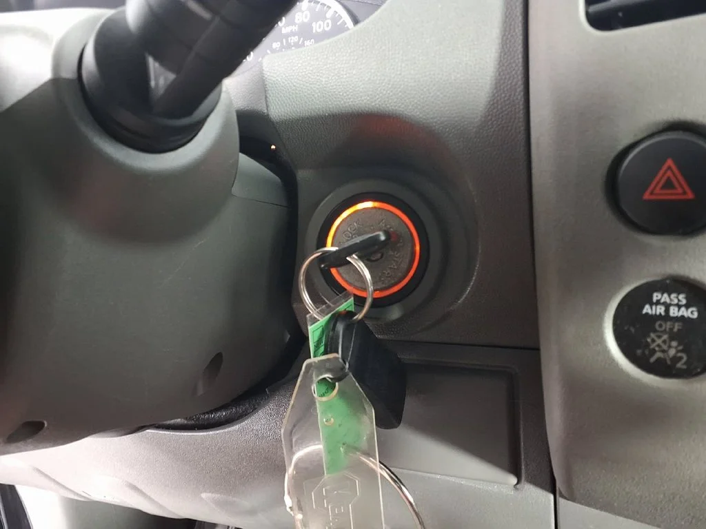 Used 2008 Gray Nissan LE image 20