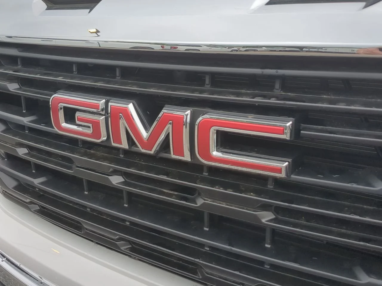 New 2026 Summit White GMC Pro image 28