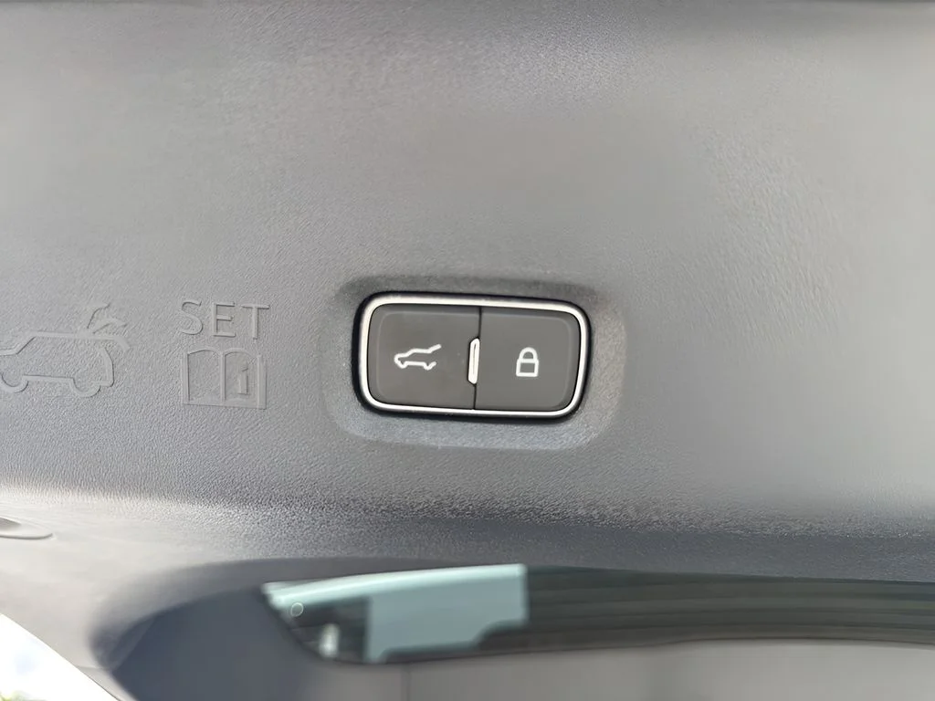 Used 2025 Gray Ford Tremor image 32