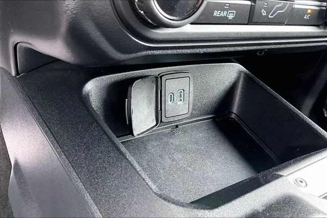 Used 2022 Green Ford Base image 23