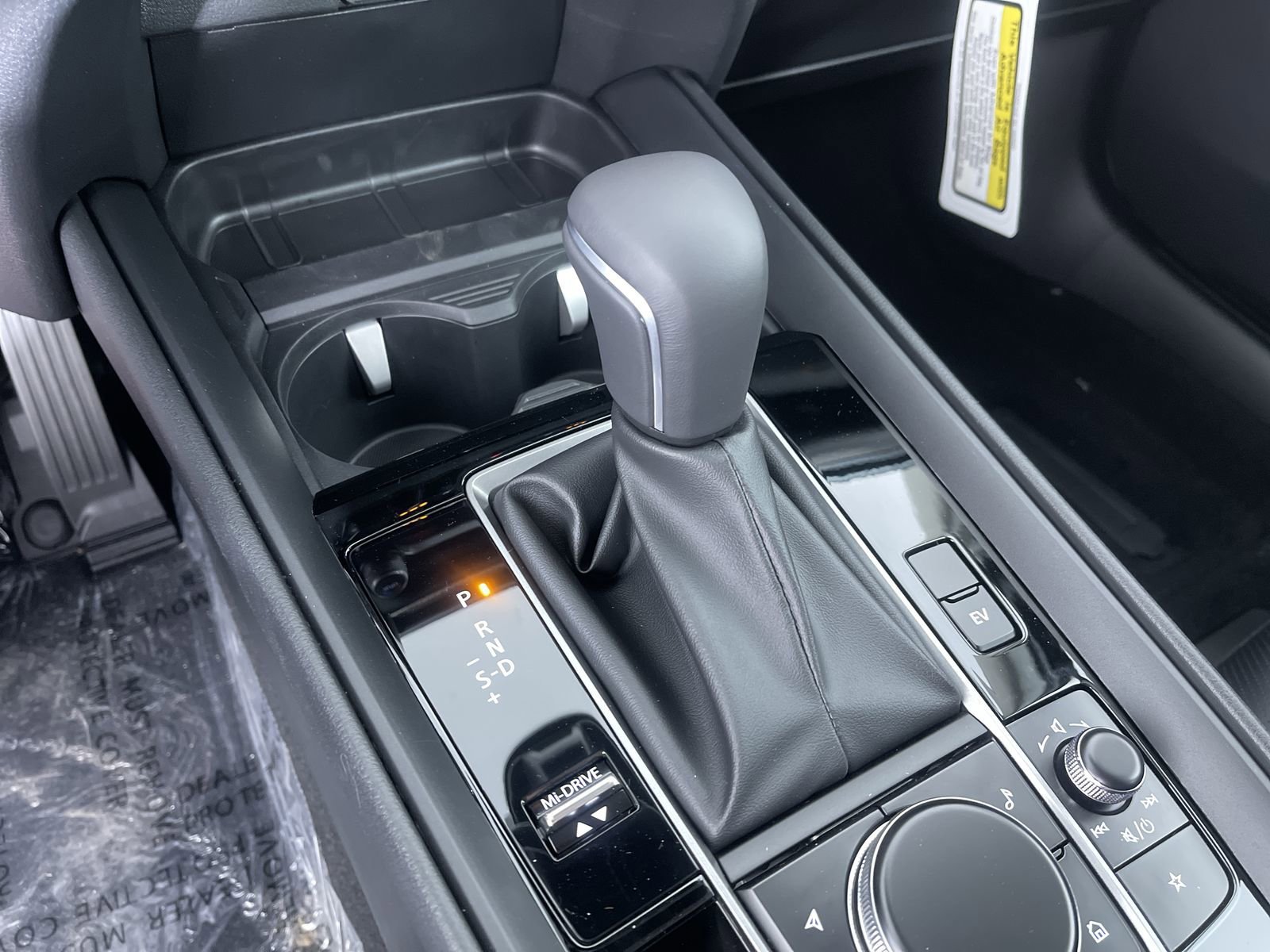 New 2026 Wind Chill Pearl Mazda Premium image 21