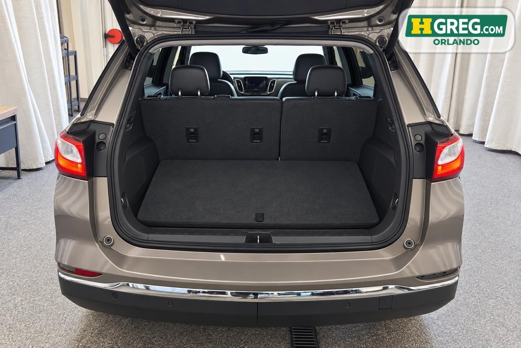 Used 2018 Pepperdust Metallic Chevrolet Premier image 13