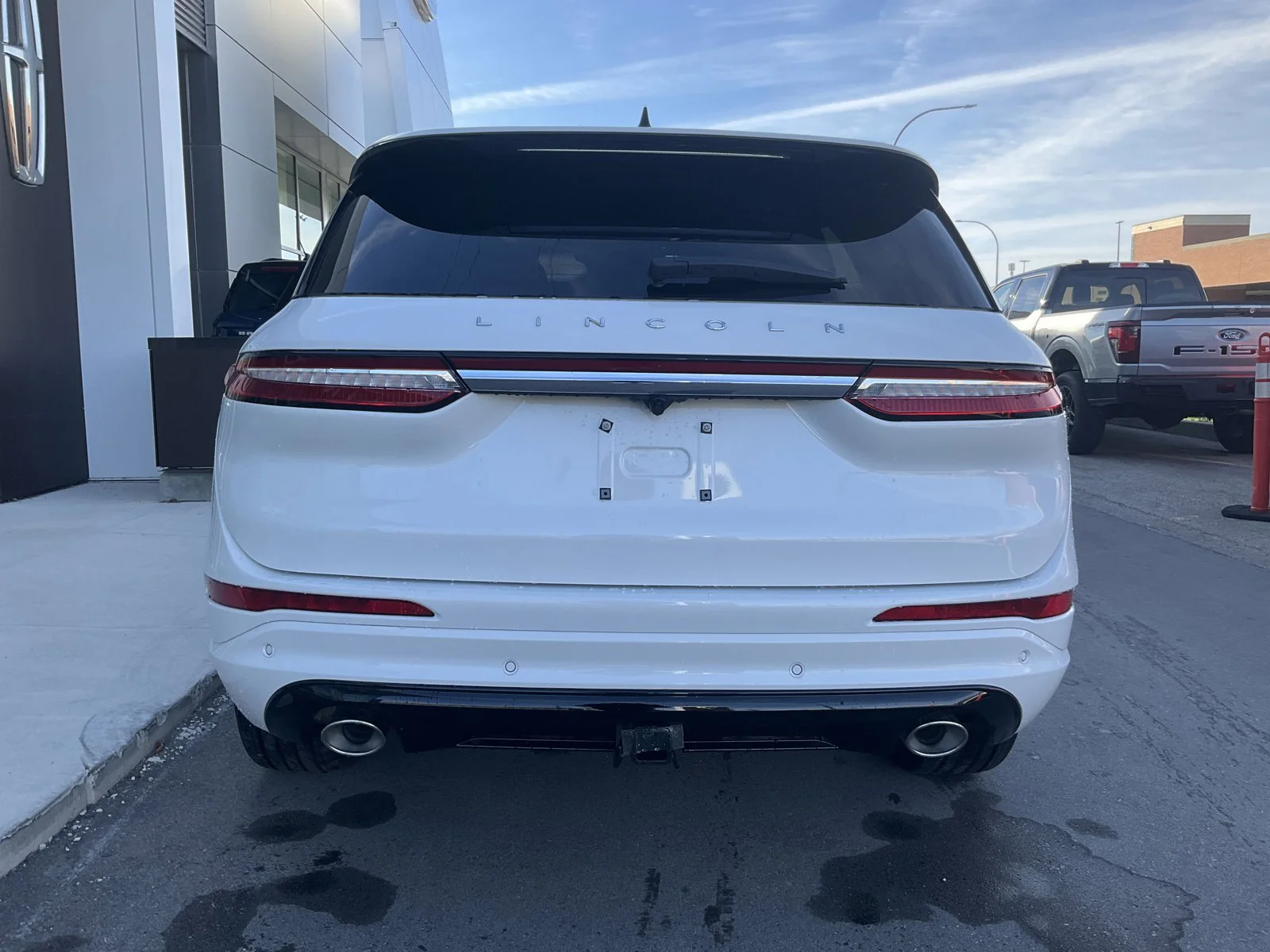 New 2024 PRISTINE WHITE MET 3C Lincoln Grand Touring image 6