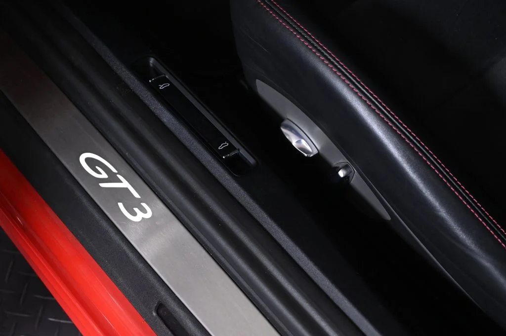 Used 2018 Guards Red Porsche GT3 image 23