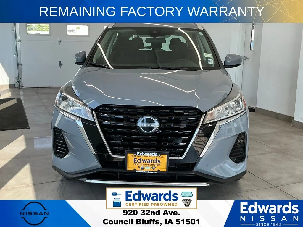 Used 2024 Gray Nissan SV image 3